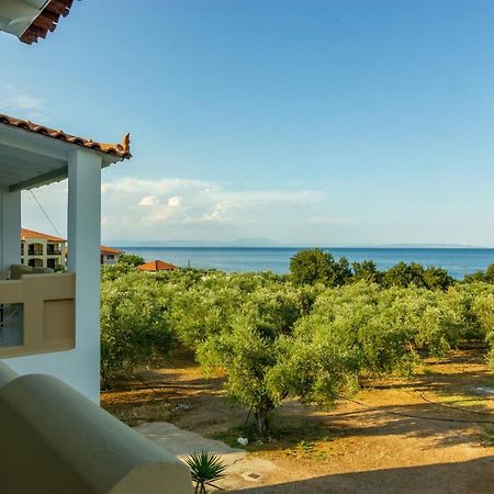 Elaionas Aparthotel Leonídion Екстериор снимка