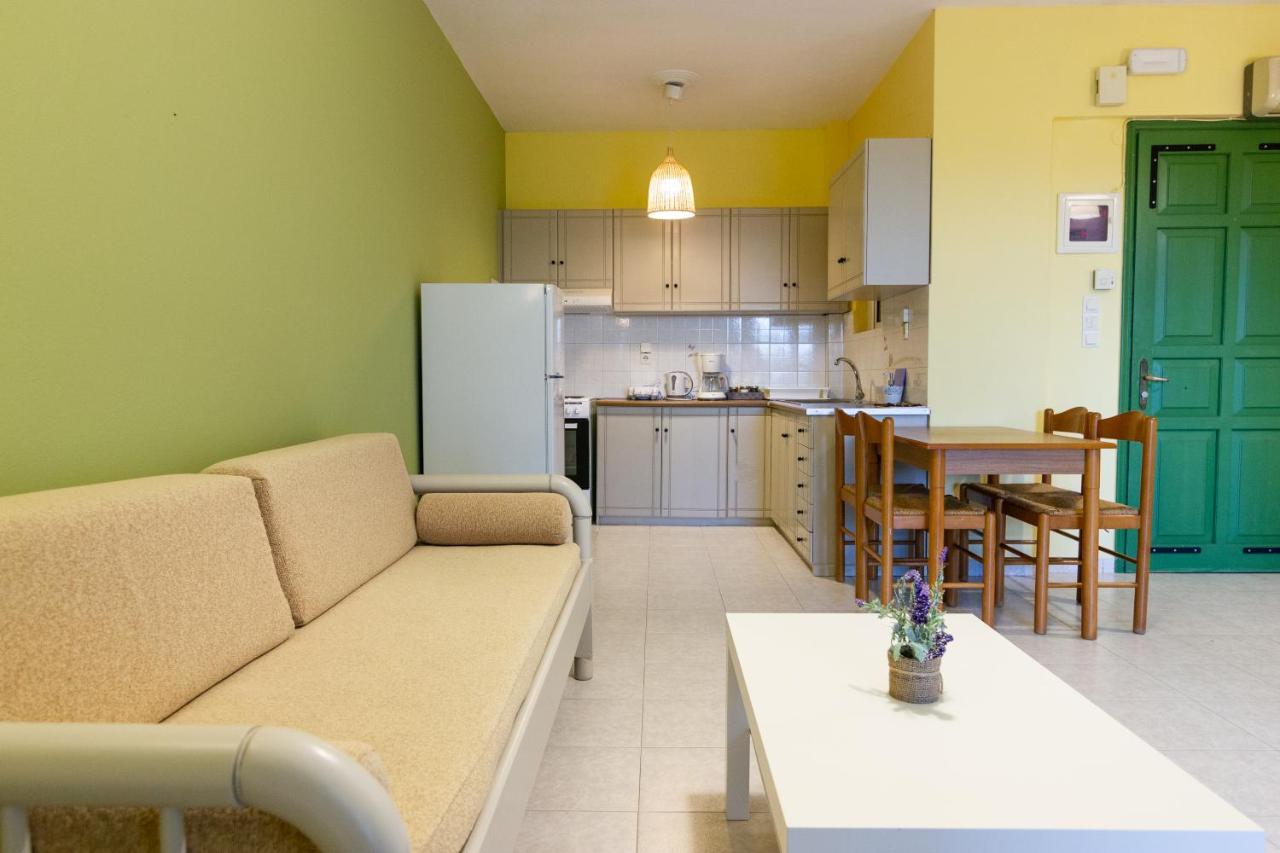 Elaionas Aparthotel Leonídion Екстериор снимка
