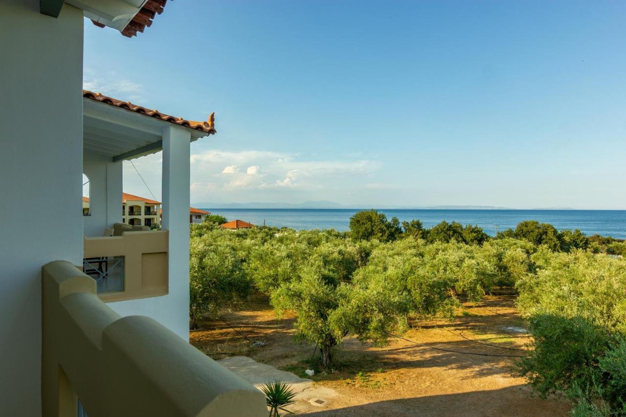 Elaionas Aparthotel Leonídion Екстериор снимка