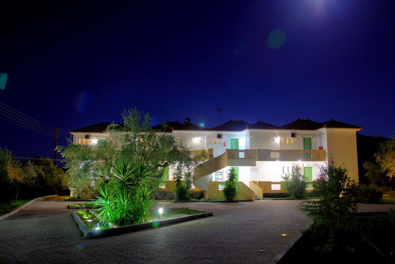 Elaionas Aparthotel Leonídion Екстериор снимка